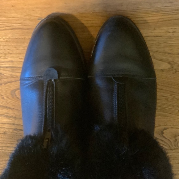 Elegant Black Fur-Trimmed Winter Boots - Picture 4 of 11